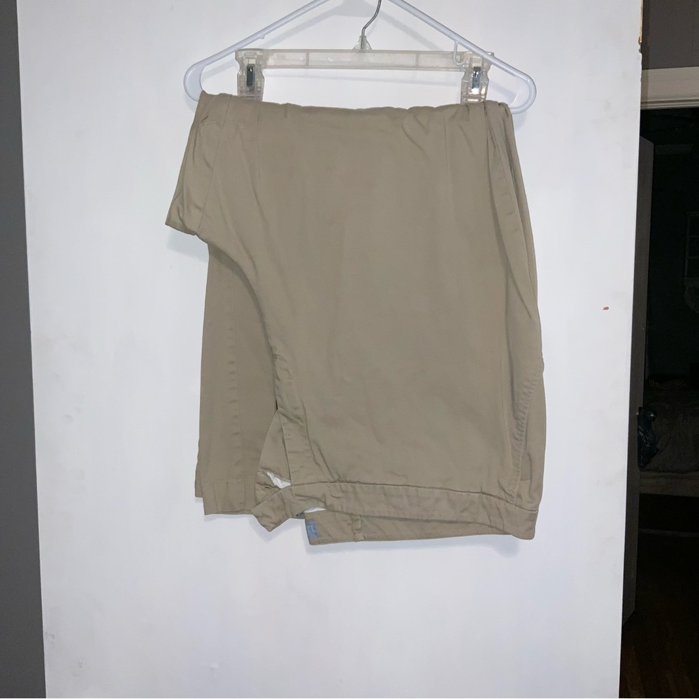 Khaki capri pants